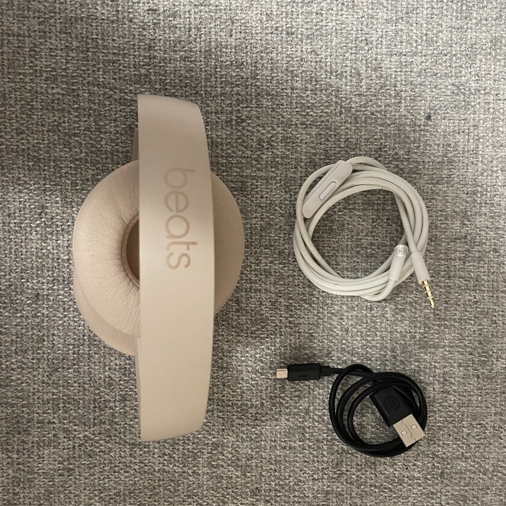 Beats Solo 3 in Matte Gold  by Dr Dre